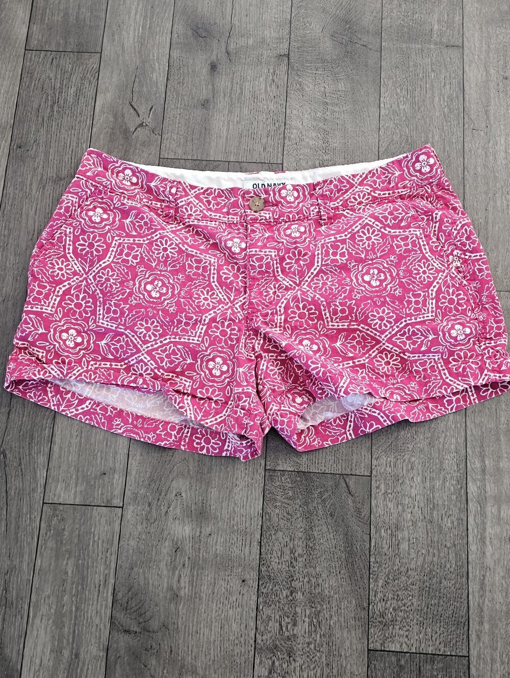 Old Navy Pink Floral Print Women's Shorts Size 8{Bx26}